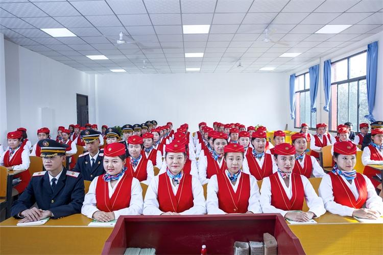高铁乘务学校那个好-武汉高铁乘务专业哪个学校最好？