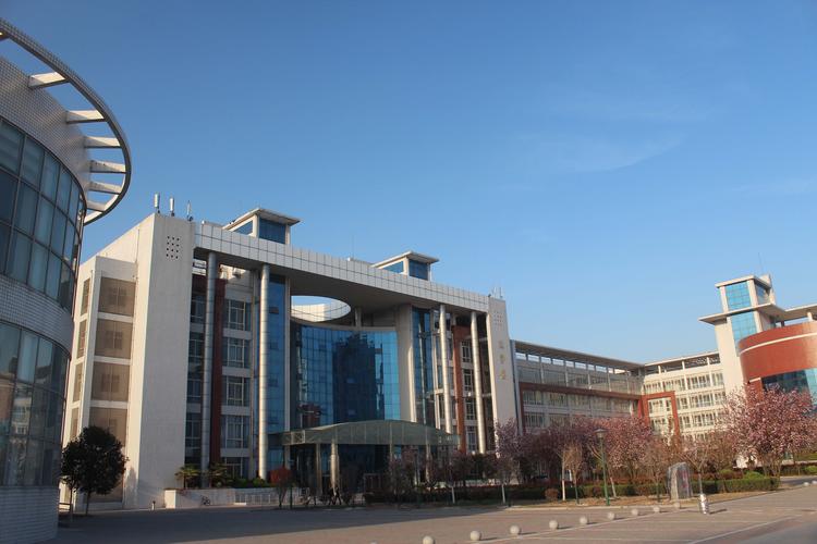 郑州高等专科学校-河南工学院介绍？