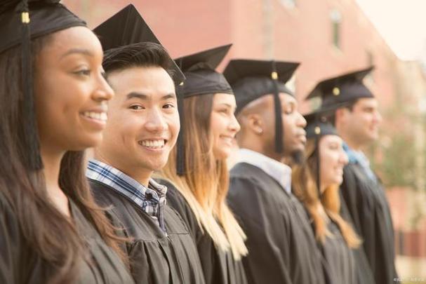 为什么留学给奖学金-高额补贴外国留学生是谁决定的？