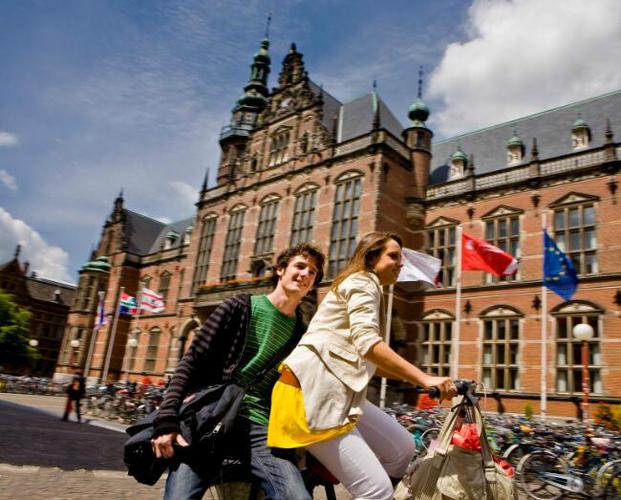 为什么留学荷兰的少-留学荷兰基本学费一般是多少？