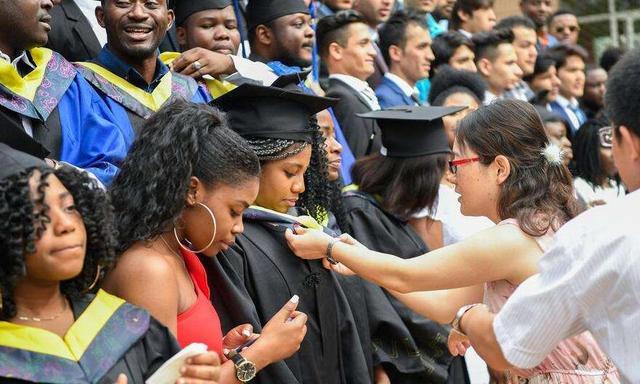 为什么非洲留学比例高-为什么要给非洲留学生巨额奖学金？