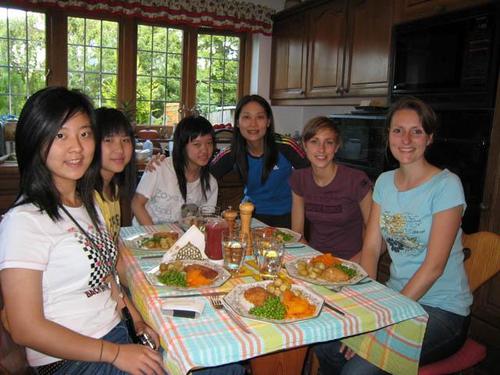 国外留学为什么选择寄宿-为什么国外访学要住别人家里？