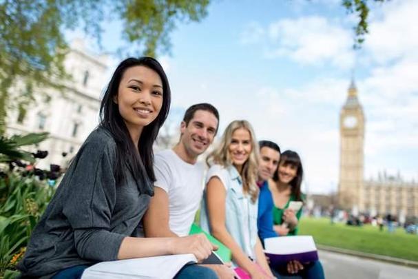 疫情期间留学生为什么回国-为什么很多在外国读大学的学生要回中国读高中？