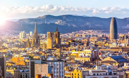 为什么想去巴塞罗那留学-巴塞罗那和瓦伦西亚哪个城市好？