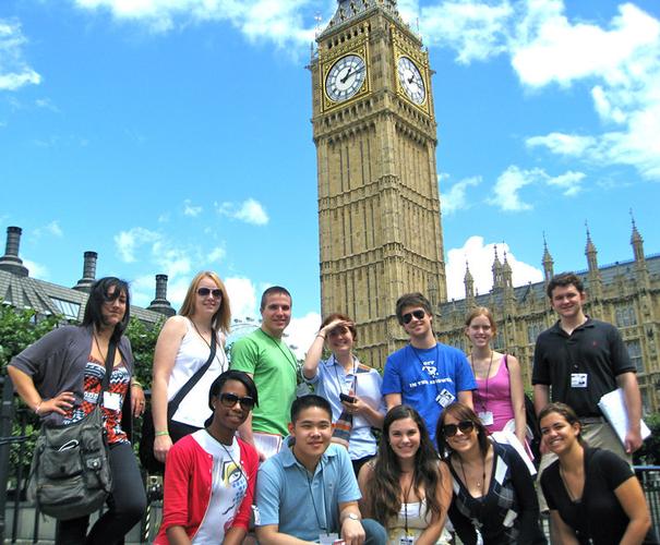 为什么到英美留学-2006年选择英国留学人数增多原因？
