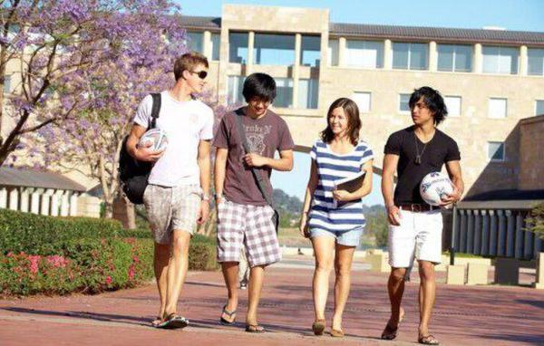 为什么在外国留学好-为什么很多中国人到了国外就比外国人还开放？
