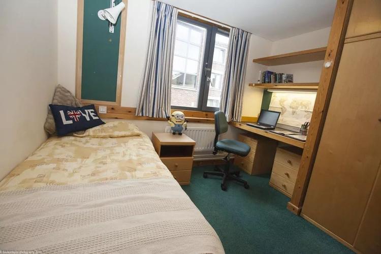 为什么留学要男女合租-英国大学研究生宿舍是几个人一个房间？