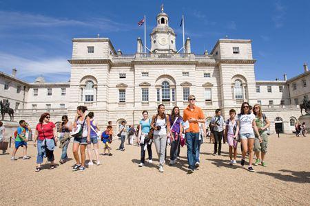 为什么到英国留学深造-为什么越来越多人选择出国留学？
